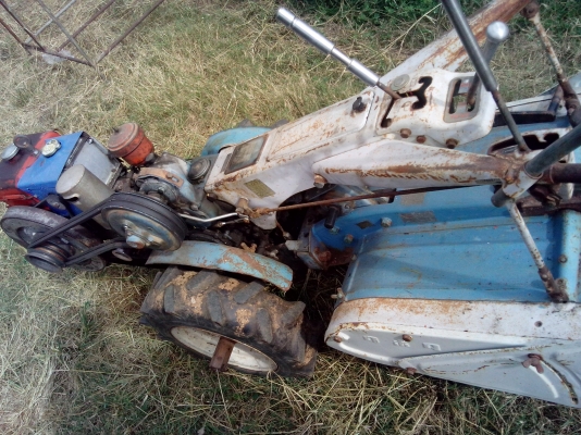 รถไถเดินตาม พร้อมโรตารี่ เครื่องยนต์ดีเซล เป็นรุ่นตัวใหญ่