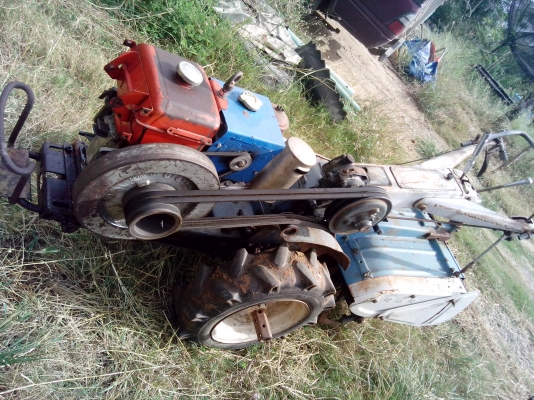 รถไถเดินตาม พร้อมโรตารี่ เครื่องยนต์ดีเซล เป็นรุ่นตัวใหญ่