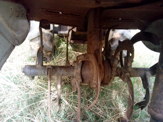 รถไถเดินตาม พร้อมโรตารี่ เครื่องยนต์ดีเซล เป็นรุ่นตัวใหญ่