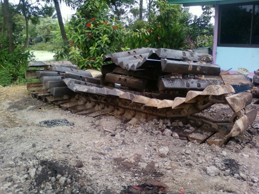 ขาย!! โซ่พร้อมใบ KOMATSU 20HT ใส่ KOMATSU D 50 A ได้ครับ สภาพสวยๆ