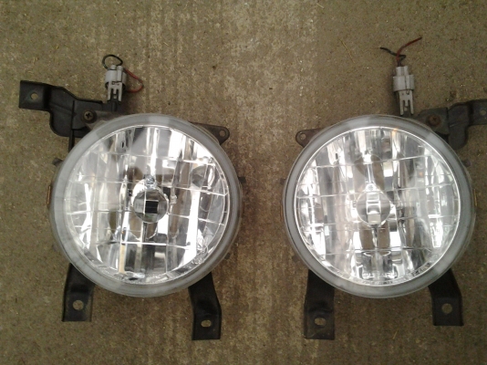 ขายไฟตัดหมอก SUBARU  1 คู่  สภาพดีไม่แตกไม่ร้าว