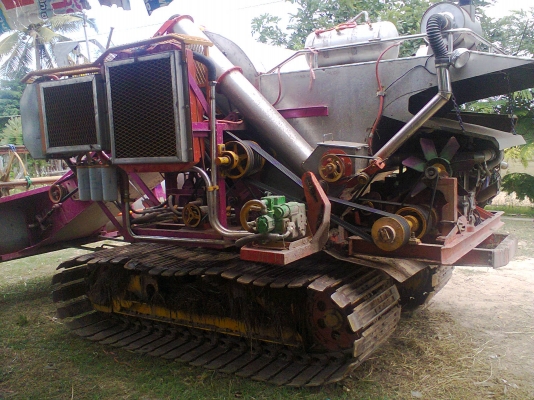 ชายรถเกียวข้าวกระสอบ พร้อมเทรนเลอร์ รถเกี่ยวซื้อใหม่ๆ ใช้งานเกี่ยวแค่600ไร่ อายุรถ1ปี รถเกี่ยวข้าวดีครับแต่เจ้าของเหนื่อยเลยขาย เครื่องอีซูซุ240เทอร์โบ ตัวเดิน10HT ปั้มเบอร์22ไดกิ้น ราคาต่อรองกันได้ คุยถูคอแถมคนขับนาปีฝีมือ1คน 0862465934