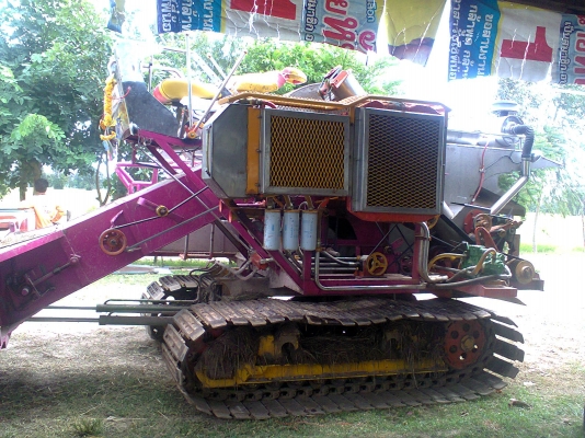 ชายรถเกียวข้าวกระสอบ พร้อมเทรนเลอร์ รถเกี่ยวซื้อใหม่ๆ ใช้งานเกี่ยวแค่600ไร่ อายุรถ1ปี รถเกี่ยวข้าวดีครับแต่เจ้าของเหนื่อยเลยขาย เครื่องอีซูซุ240เทอร์โบ ตัวเดิน10HT ปั้มเบอร์22ไดกิ้น ราคาต่อรองกันได้ คุยถูคอแถมคนขับนาปีฝีมือ1คน 0862465934