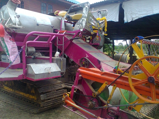 ชายรถเกียวข้าวกระสอบ พร้อมเทรนเลอร์ รถเกี่ยวซื้อใหม่ๆ ใช้งานเกี่ยวแค่600ไร่ อายุรถ1ปี รถเกี่ยวข้าวดีครับแต่เจ้าของเหนื่อยเลยขาย เครื่องอีซูซุ240เทอร์โบ ตัวเดิน10HT ปั้มเบอร์22ไดกิ้น ราคาต่อรองกันได้ คุยถูคอแถมคนขับนาปีฝีมือ1คน 0862465934