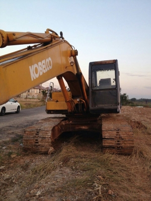 ขายด่วน รถแบคโฮ KOBELCO SK200 รุ่น 3 พร้อมใช้งาน ขายด่วน รถแบคโฮ KOBELCO SK200 รุ่น 3 พร้อมใช้งาน