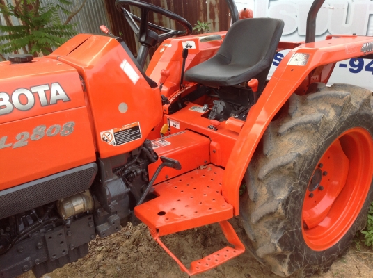 ปัญญาแทรคเตอร์มาแล้ว...จัดมาให้ครับ คูโบต้า L2808  พร้อมเครื่องตัดหญ้า 110ม. (ใหม่)