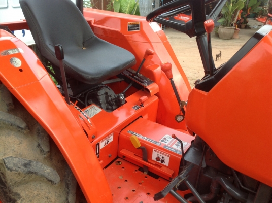 ปัญญาแทรคเตอร์มาแล้ว...จัดมาให้ครับ คูโบต้า L2808  พร้อมเครื่องตัดหญ้า 110ม. (ใหม่)