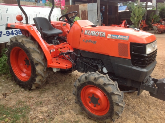 ปัญญาแทรคเตอร์มาแล้ว...จัดมาให้ครับ คูโบต้า L2808  พร้อมเครื่องตัดหญ้า 110ม. (ใหม่)
