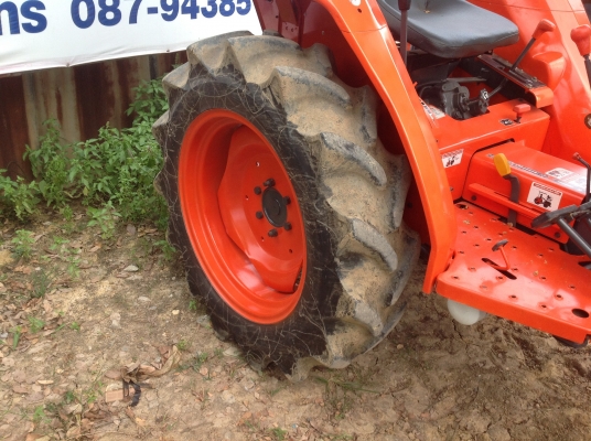 ปัญญาแทรคเตอร์มาแล้ว...จัดมาให้ครับ คูโบต้า L2808  พร้อมเครื่องตัดหญ้า 110ม. (ใหม่)