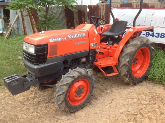 ปัญญาแทรคเตอร์มาแล้ว...จัดมาให้ครับ คูโบต้า L2808  พร้อมเครื่องตัดหญ้า 110ม. (ใหม่)