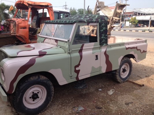 แลนด์โลเวอร์s3 ลายพรางแลคเกอร์ด้าน 180,000 บาท