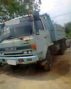 อีซูซุ 6 ล้อดั้ม FTR 195 แรงม้า ( รถห่างแท้. )  สนใจติดต่อ 081 - 6079515