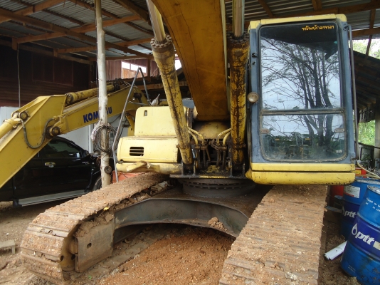 KOMATSU PC200-6 ซีเรียล 95942  มีเล่ม