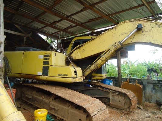 KOMATSU PC200-6 ซีเรียล 95942  มีเล่ม