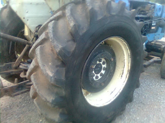 ขายฟอร์ด 6600 T3 ตัวแท้พร็อมอุปกรณ์2ชิ้นครับ