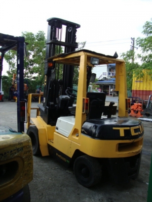 +++++ ขายด่วน !!! รถโฟล์คลิฟท์  T.C.M.  FD25-Z5  (รถนอก  สภาพดี  ชม. น้อย ) เสา  7  เมตร  เครื่องยนต์ดีเซล  เกียร์ออโตเมติค  งาฮิ้งค์โฟล์ค  ล้อหน้าคู่  ยางตัน  ***  สนใจเข้ามาลองรถก่อนครับ  ราคาคุยกันได้ ***