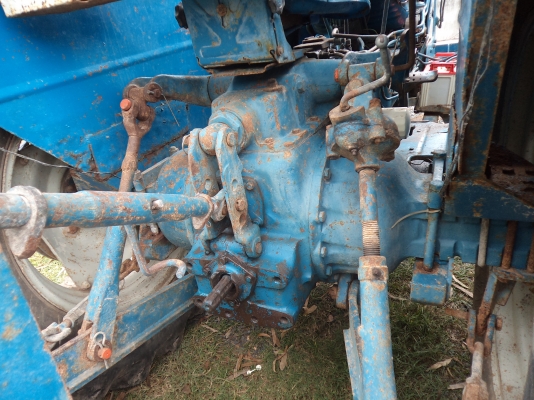 ขายรถไถฟอร์ด อุปกรดันหน้า-ผานหลังสภาพดีพร้อมใช้งานคับ