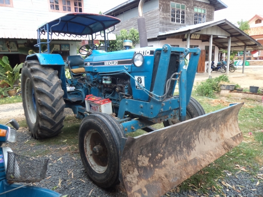 ขายรถไถฟอร์ด อุปกรดันหน้า-ผานหลังสภาพดีพร้อมใช้งานคับ