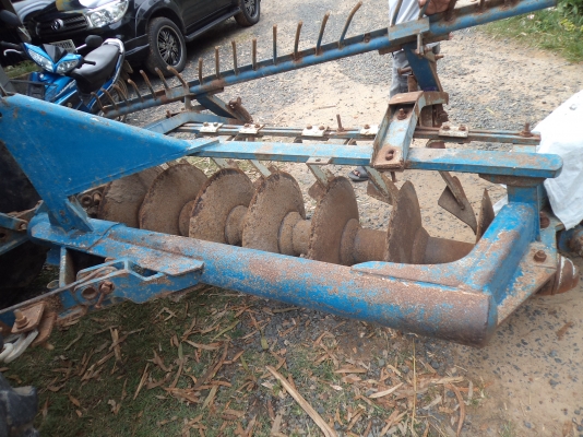 ขายรถไถฟอร์ด อุปกรดันหน้า-ผานหลังสภาพดีพร้อมใช้งานคับ