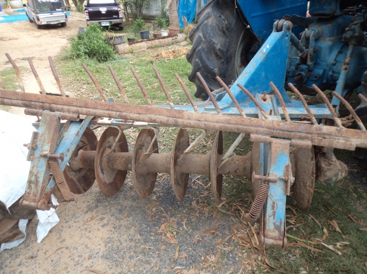 ขายรถไถฟอร์ด อุปกรดันหน้า-ผานหลังสภาพดีพร้อมใช้งานคับ