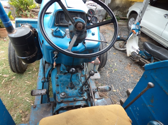 ขายรถไถฟอร์ด อุปกรดันหน้า-ผานหลังสภาพดีพร้อมใช้งานคับ