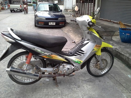 ขายด่วน Suzuki best ดิสก์หน้า ปี 48 รถบ้าน เดิมๆ เครื่องแน่น ชุดสีสวย เอกสารครบ ราคาถูกมากๆ