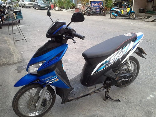 ขายด่วน click ปี 50 สีขาว น้ำเงิน รถบ้าน เดิมๆ ไม่หลวม ไม่มีควัน เอกสารครบ ทดลองขับดูได้จ้า