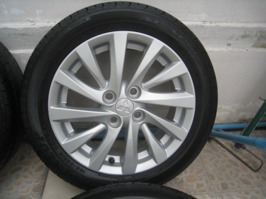 ขายล้อแม็กป้ายแดง Mitsu Attrage 15"x5.5" et38 4รู100 +ยางปี2613 ใช้มา 2xx km  สนใจติดต่อเล็กคลองสามครับ (081-3747940)
