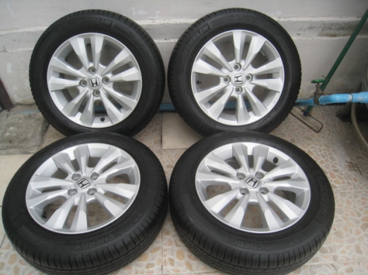 ขายล้อแม็ก Honda city 15"x5.5" et45 4รู100 +ยาง ปี 13,3เส้นและปี 12,1 เส้นครับ  สนใจติดต่อเล็กคลองสามครับ (081-3747940)