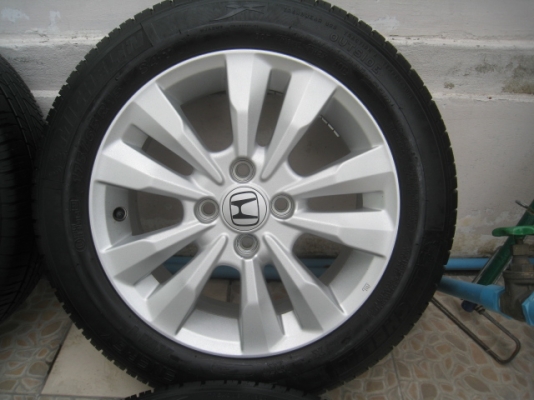 ขายล้อแม็ก Honda city 15"x5.5" et45 4รู100 +ยาง ปี 13,3เส้นและปี 12,1 เส้นครับ  สนใจติดต่อเล็กคลองสามครับ (081-3747940)