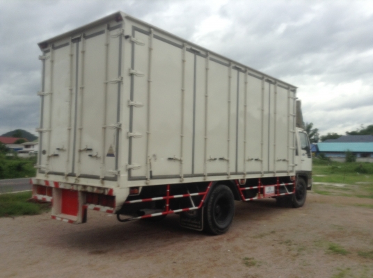 Hino Hi-Tech 6 ล้อตู้ ใช้งานน้อยมาก 10 บาน เครื่อง 195 HP. ยาว 6 เมตร ปี48. FD3H สภาพสวยพร้อมใช้งาน ไม่มีเสากลาง 780,000