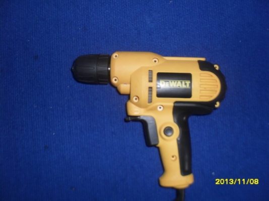 สว่าน DEWALT 10 MM 380 WATT ปรับความเร็ว และซ้ายขวาได้