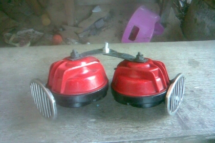 แตรคู่ยุโรปเป็นแตรคู่เสียงดังเพราะครับเป็นของอิตาลีสวยๆครับรับประกันคุณภาพเสียงครับนิ่มดังเพราะแน่นอนครับราคานี้คุ้มครับ