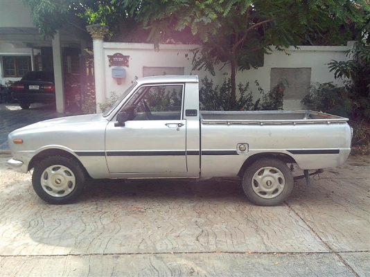 ชายมาสด้า1000 รถแทบไม่ผุเลยคับ ชายมาสด้า1000 รถแทบไม่ผุเลยคับ