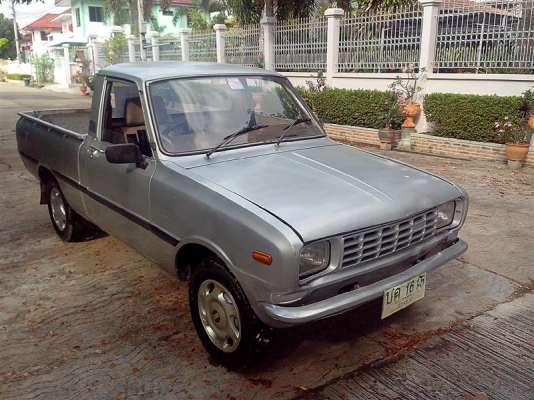 ชายมาสด้า1000 รถแทบไม่ผุเลยคับ ชายมาสด้า1000 รถแทบไม่ผุเลยคับ