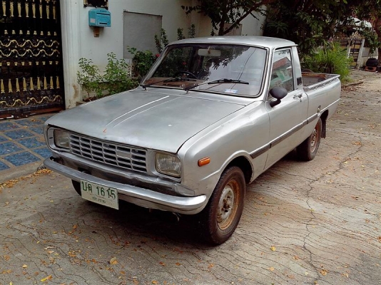 ชายมาสด้า1000 รถแทบไม่ผุเลยคับ ชายมาสด้า1000 รถแทบไม่ผุเลยคับ