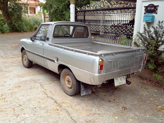 ชายมาสด้า1000 รถแทบไม่ผุเลยคับ ชายมาสด้า1000 รถแทบไม่ผุเลยคับ