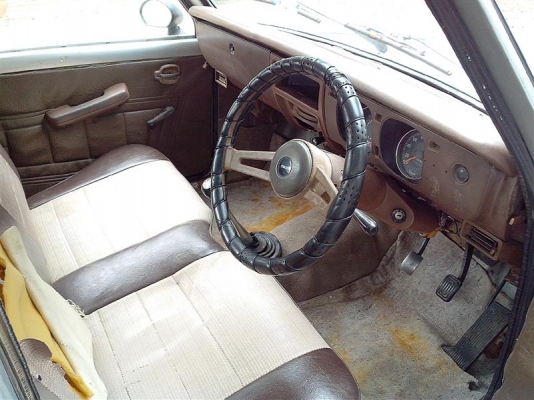 ชายมาสด้า1000 รถแทบไม่ผุเลยคับ ชายมาสด้า1000 รถแทบไม่ผุเลยคับ