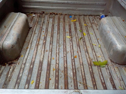 ชายมาสด้า1000 รถแทบไม่ผุเลยคับ ชายมาสด้า1000 รถแทบไม่ผุเลยคับ