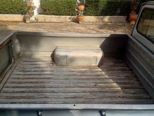 ชายมาสด้า1000 รถแทบไม่ผุเลยคับ ชายมาสด้า1000 รถแทบไม่ผุเลยคับ