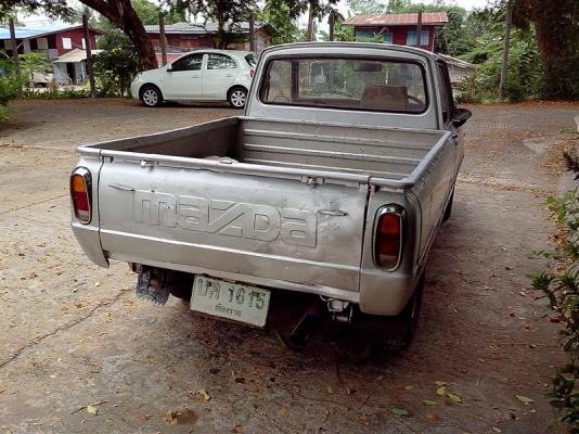 ชายมาสด้า1000 รถแทบไม่ผุเลยคับ ชายมาสด้า1000 รถแทบไม่ผุเลยคับ