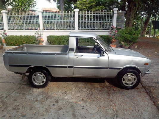 ชายมาสด้า1000 รถแทบไม่ผุเลยคับ ชายมาสด้า1000 รถแทบไม่ผุเลยคับ