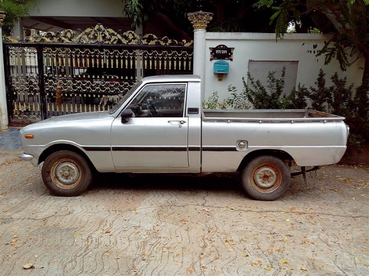 ชายมาสด้า1000 รถแทบไม่ผุเลยคับ ชายมาสด้า1000 รถแทบไม่ผุเลยคับ