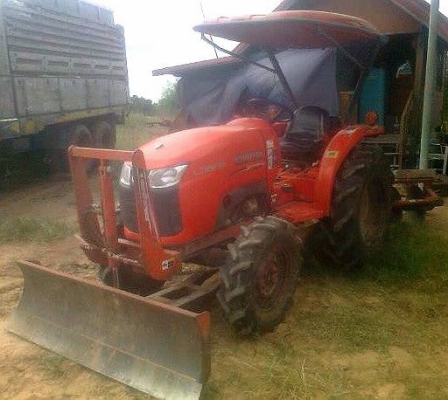 **360,000 บ.ต่อรอง**ขายรถไถ2เพลา ส้มๆ KUBOTA L3608 4WD 36แรง สภาพสวย ใช้งานน้อย พร้อมอุปกรณ์ 3 ชิิ้้น ใบดัน หาง6 และโรตารี่ สภาพพร้อมใช้งาน เอกสารเล่มทะเบียนครบ ราคาต่อรองได้เด้อ พี่น้องครับ