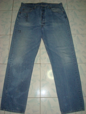 # 9011 # ยีนส์ Levi's 501 ผ้าทราย ของแท้ มือสอง เอว 39 ยาว 30นิ้วครึ่ง เนื้อทรายสวย ตะเข็บสวย made in usa