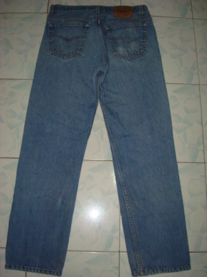 # 9077 # ยีนส์ Levi's 501 ผ้าทราย ของแท้ มือสอง เอว 33นิ้วครึ่ง ยาว 27นิ้วครึ่ง เนื้อทรายสวย ตะเข็บสวย made in usa