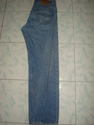 # 9077 # ยีนส์ Levi's 501 ผ้าทราย ของแท้ มือสอง เอว 33นิ้วครึ่ง ยาว 27นิ้วครึ่ง เนื้อทรายสวย ตะเข็บสวย made in usa