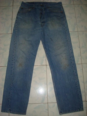 # 9077 # ยีนส์ Levi's 501 ผ้าทราย ของแท้ มือสอง เอว 33นิ้วครึ่ง ยาว 27นิ้วครึ่ง เนื้อทรายสวย ตะเข็บสวย made in usa