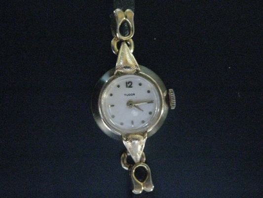 TUDOR ทิวดอร์ ไขลาน ของสตรี สภาพสมบูรณ์ ทองแปะ เดินดีมาก เดิมๆ ราคาไม่แพงครับ