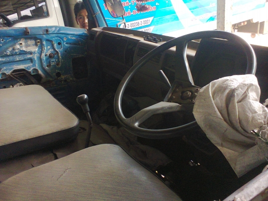 (ไม่เอาตู้เหลือ 250,000ด่วน)ขาย KM779 ยาว 5.5 เมตร 117 แรง เครื่องดี ใช้งานปกติครับ